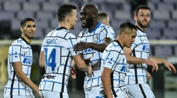 صفقة مرتقبة.. إنتر ميلان يقنع نجمه السابق بالعودة بعد انتهاء مهمته الأوروبية